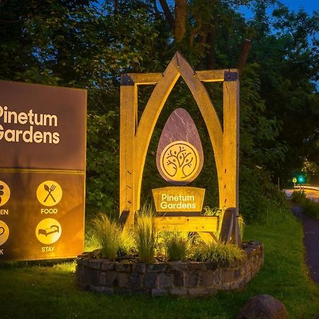 Pinetum Gardens Retreats 호텔 세인트오스틀 외부 사진